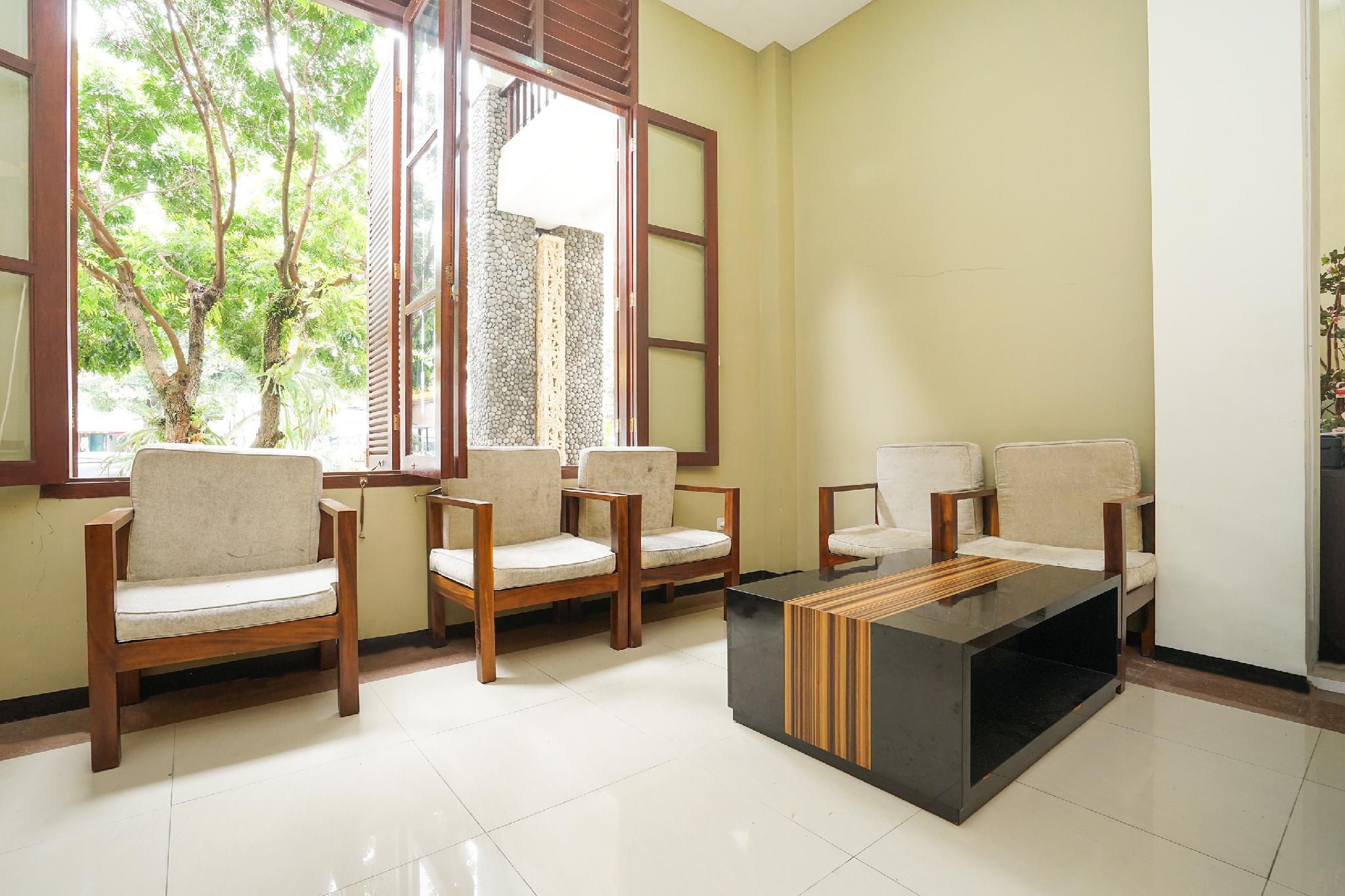 Oyo 282 Putri Utari Guest House 18/31
