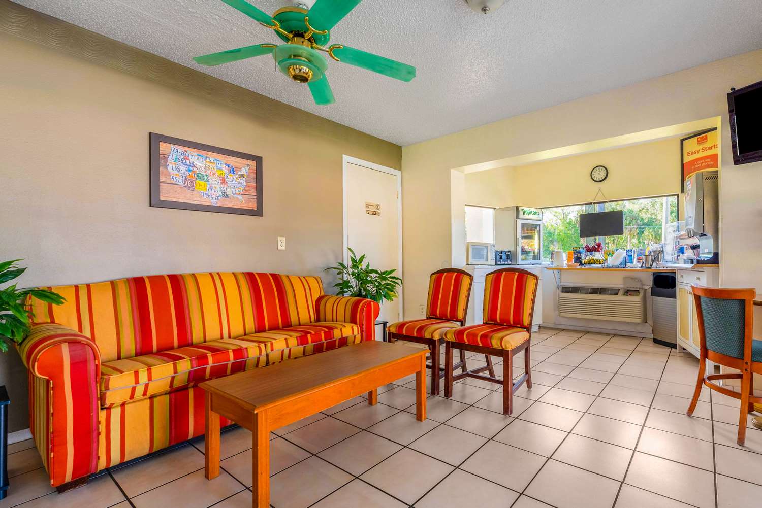 Econo Lodge Crystal River 13/26