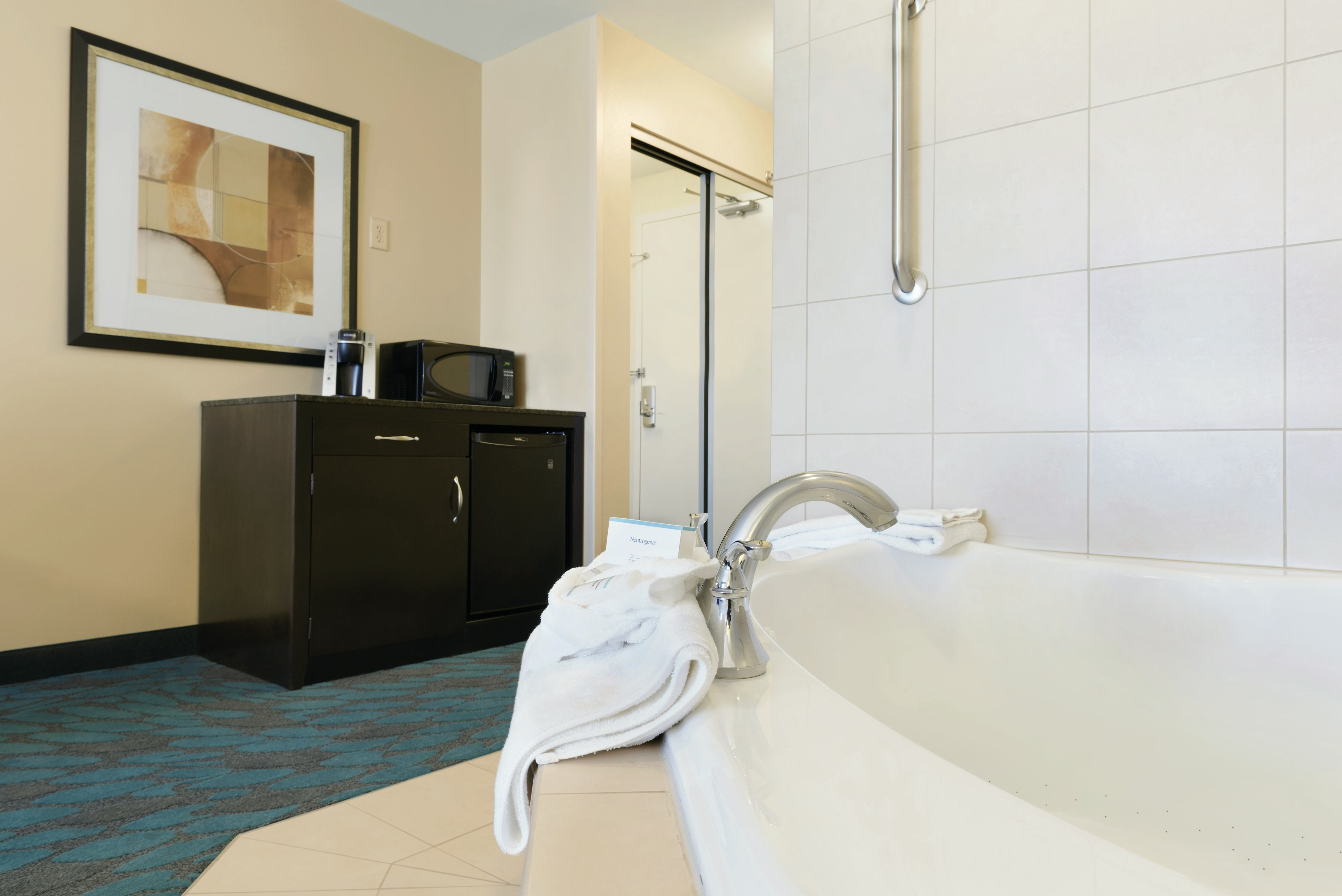 ROOM, KING BED, JETTED TUB