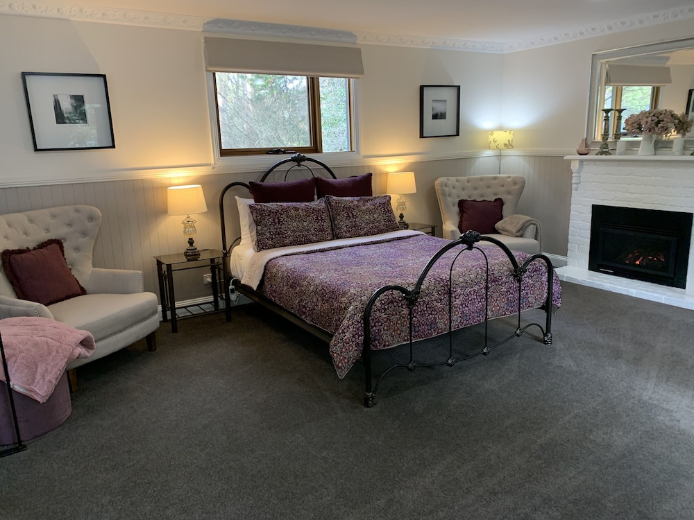 Clarendon Cottages 6/48