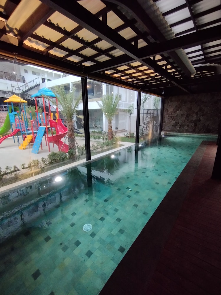 Hotel Gren Alia Jakarta 10/23