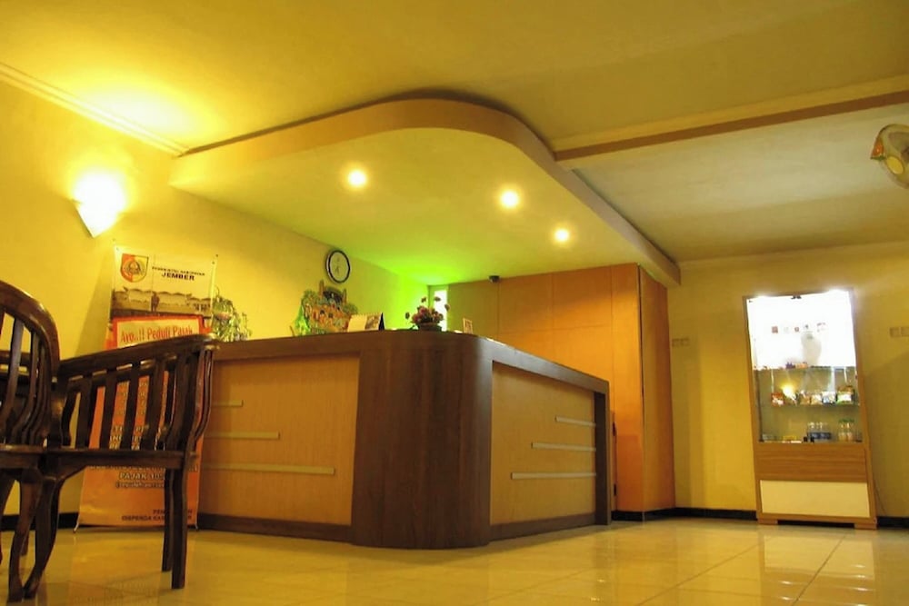Hotel Lestari Near Lippo Plaza Mall Jember 9/36