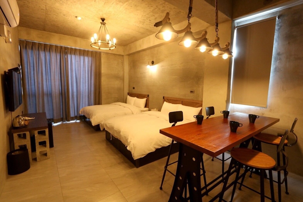 Peninsula Inn 17/37