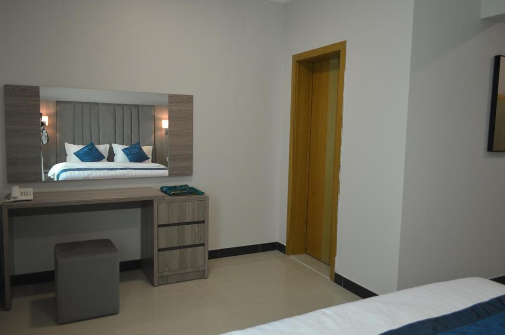 إطلالة الشرفة ٣(Terrace View 3 - Serviced Apartments) 14/25