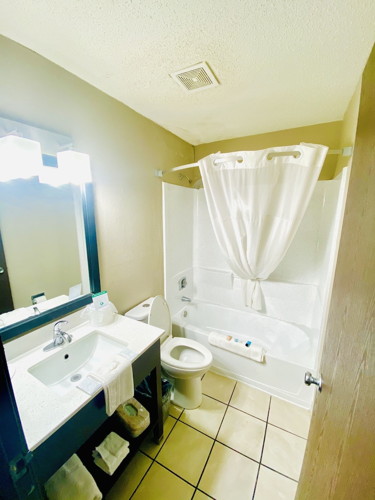 Super 8 by Wyndham Grand Rapids/Wyoming 13/21