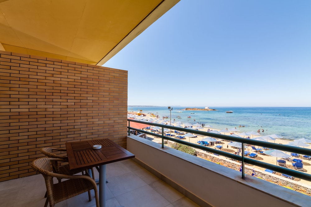 Sirens Beach Hotel 7/77