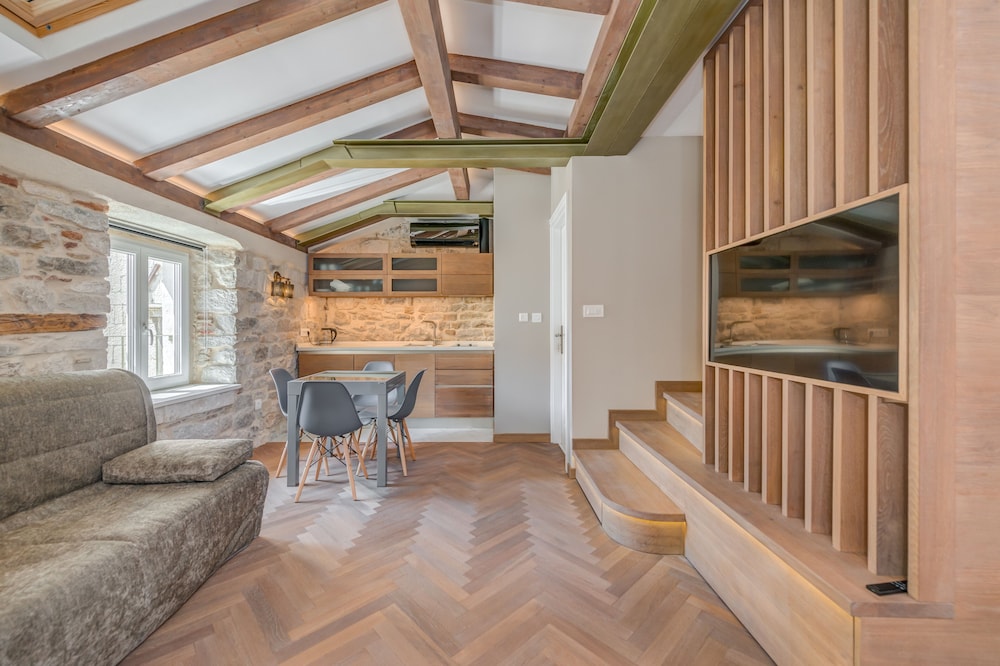 Split Palace Luxury Retreat 21/34