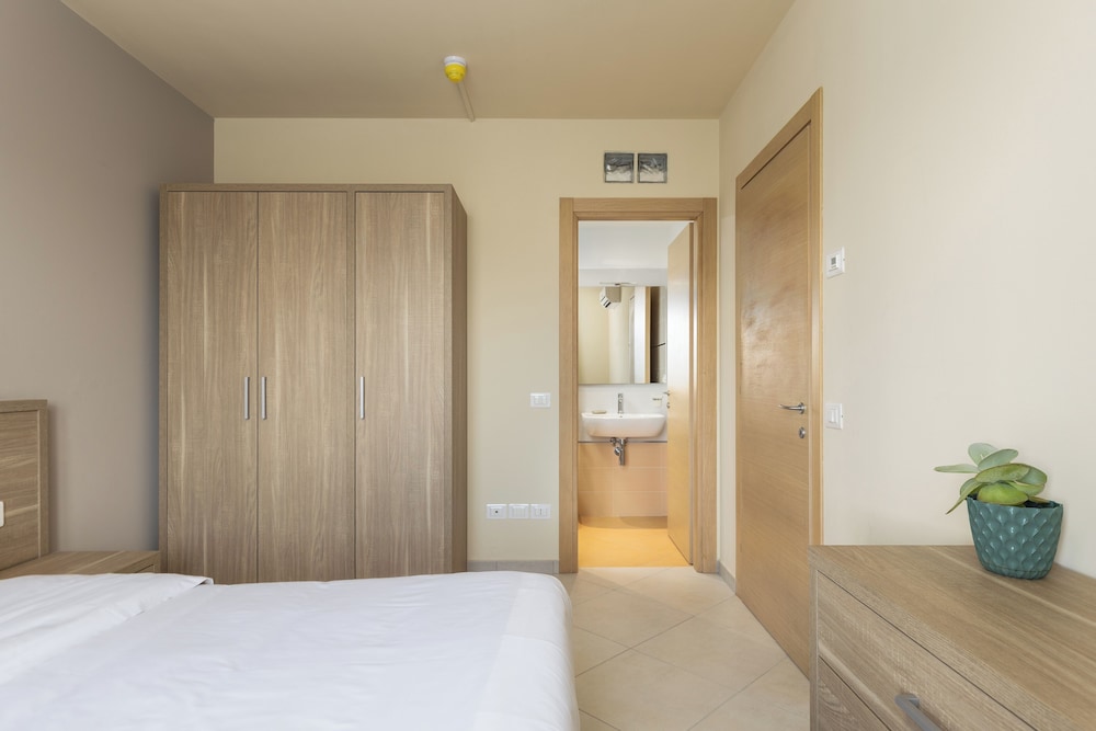 Tuscasi Aparthotel 24/67