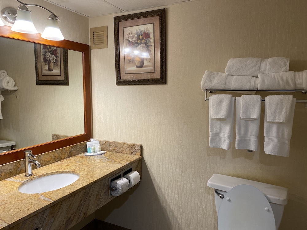 Clarion Hotel Conference Center On Lake Erie 37/43