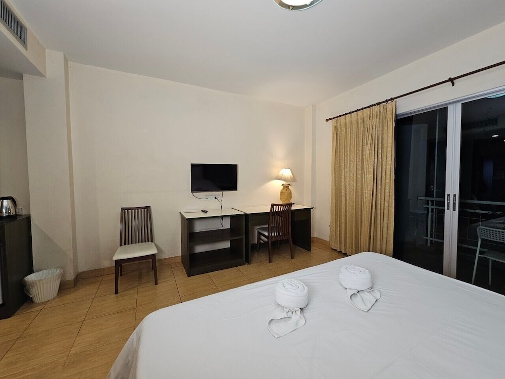 Baan Suksiri Hotel 15/36