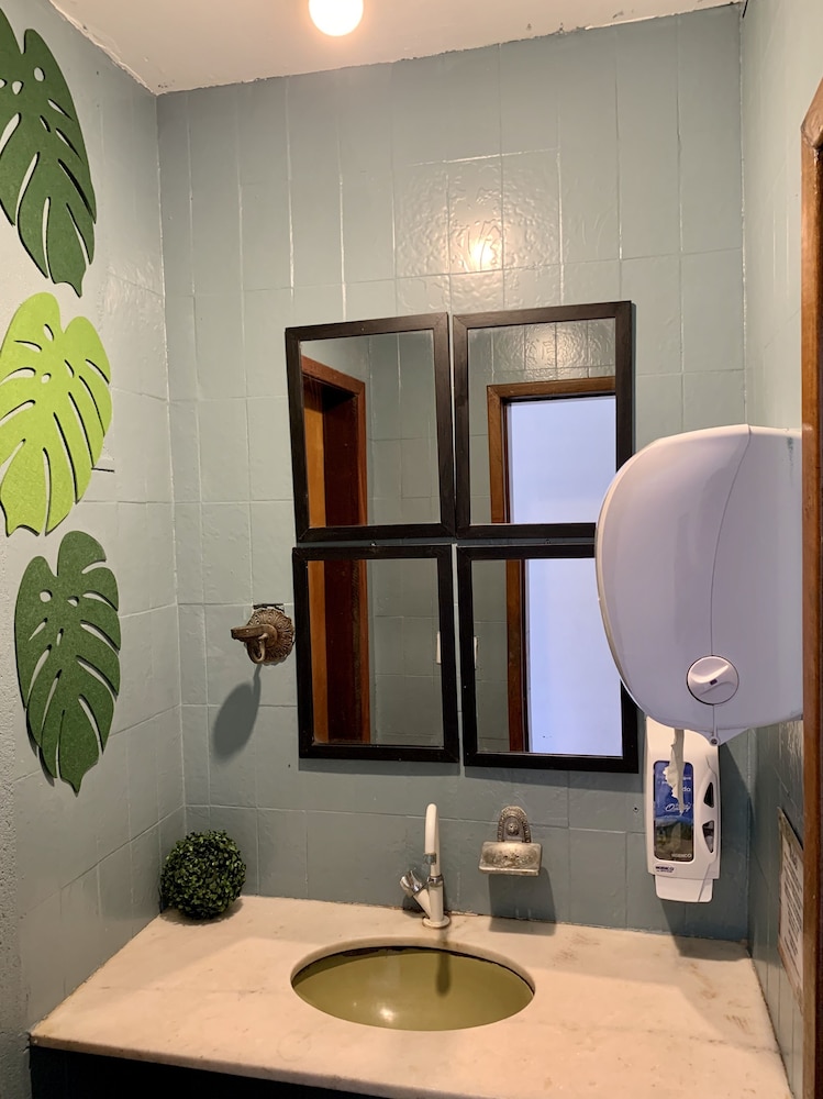 MIXED DORM, 3 BEDS, SHARED BATHROOM