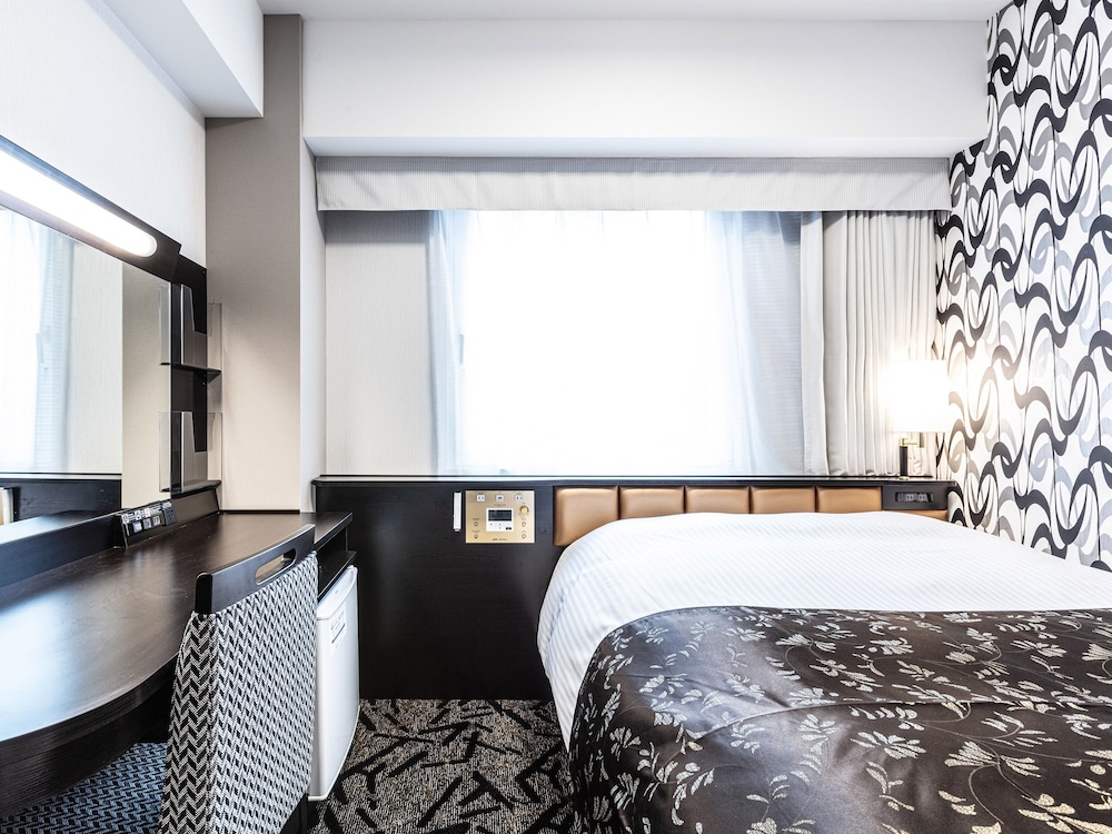 ROOM, SINGLE