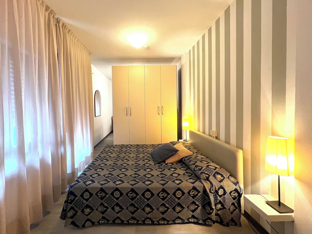 Suite, Single Bed, Sofa