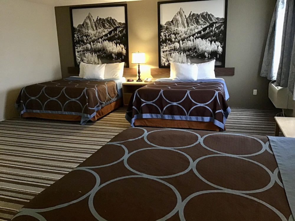 Super 8 By Wyndham Spokane/West 10/23