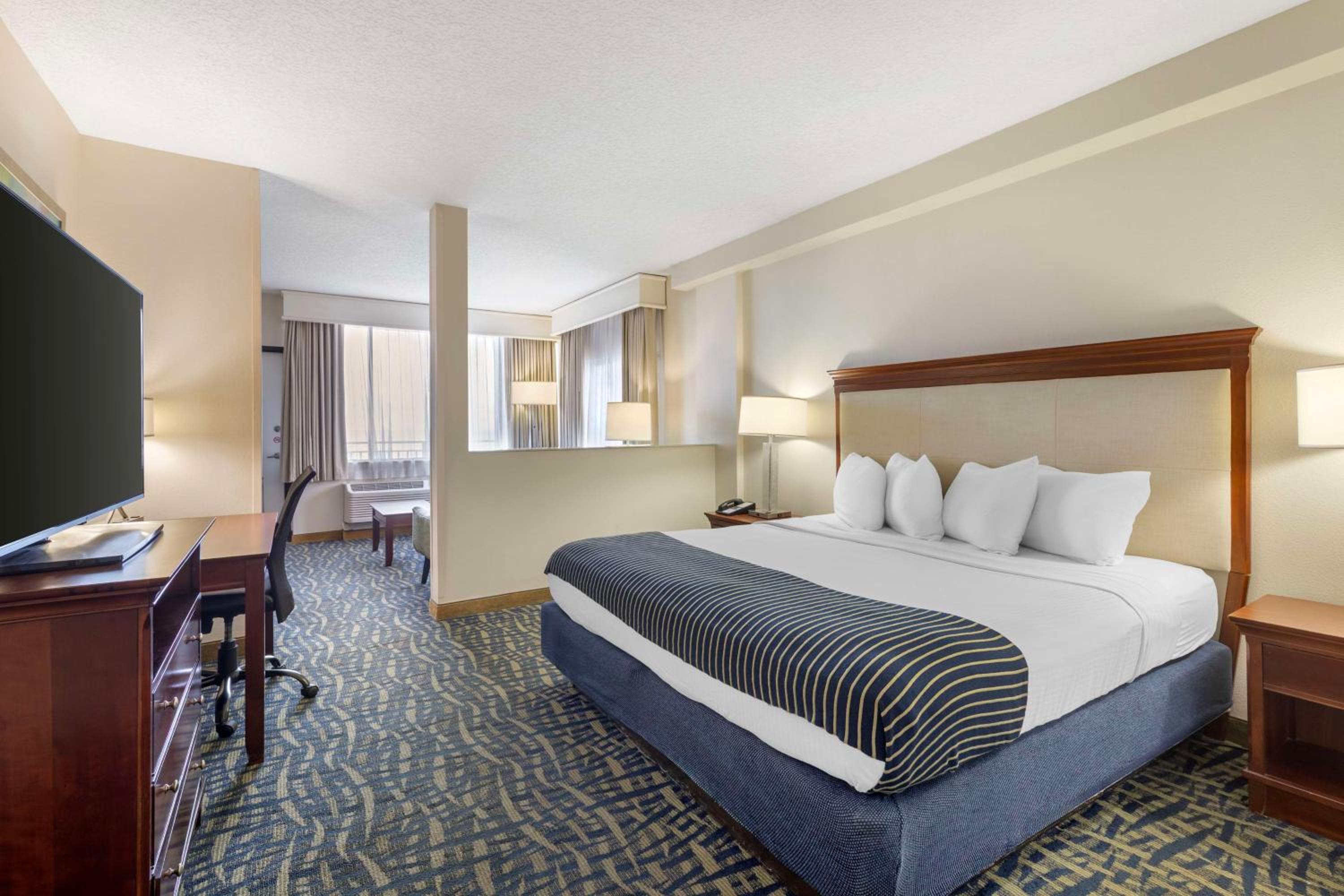 Junior Suite, King Bed, Ocean Front, Balcony