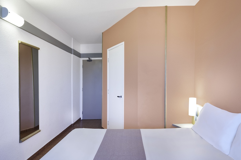 Ibis Taubate 9/55