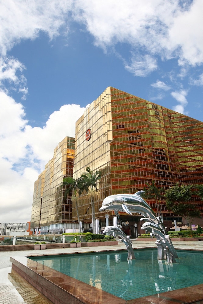 The Royal Pacific Hotel & Towers photo1