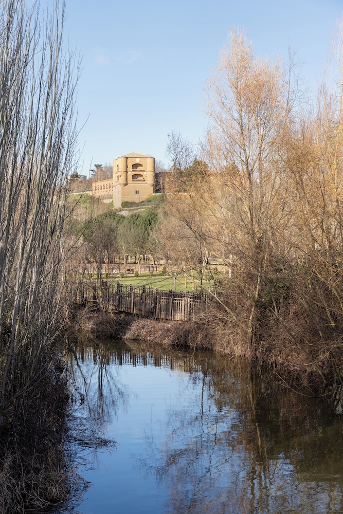 Parador De Benavente 54/63