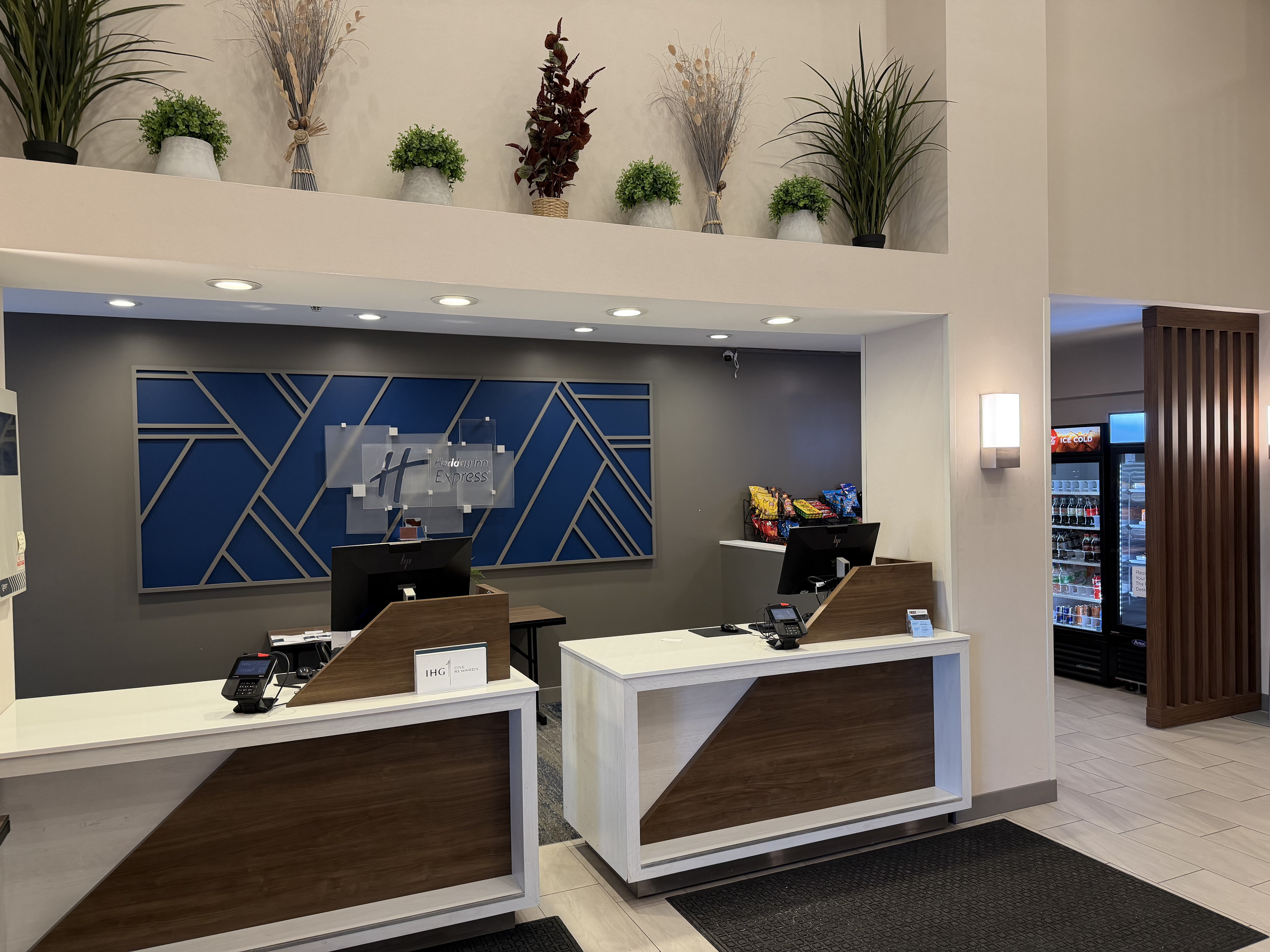Holiday Inn Express Syracuse-Fairgrounds 10/75