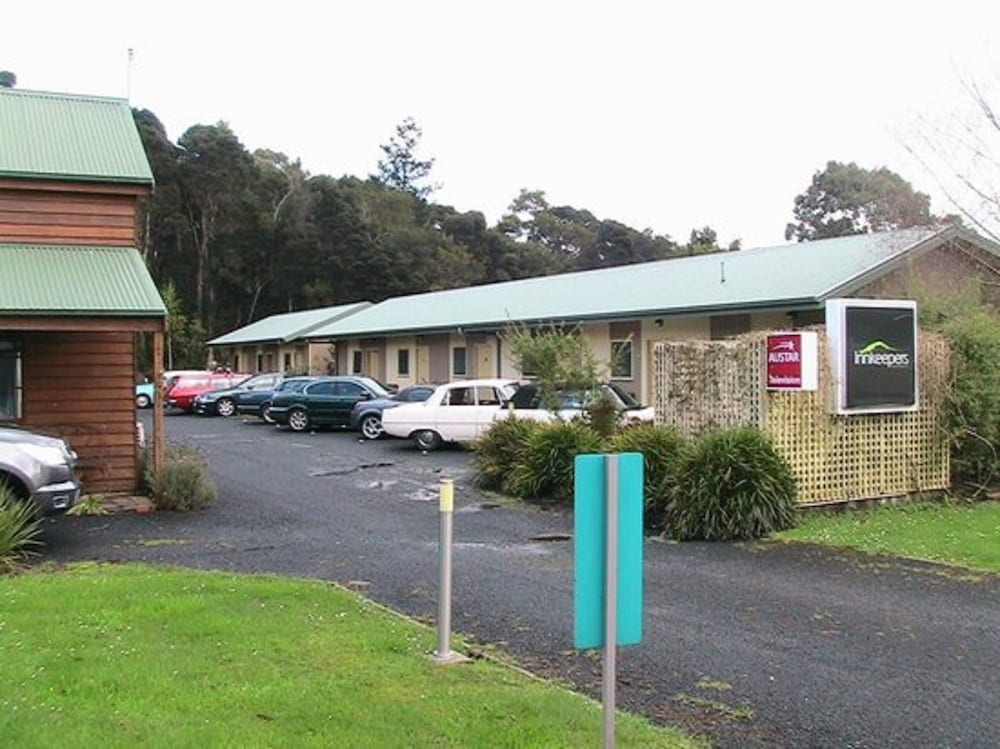 Motel Strahan 3/22