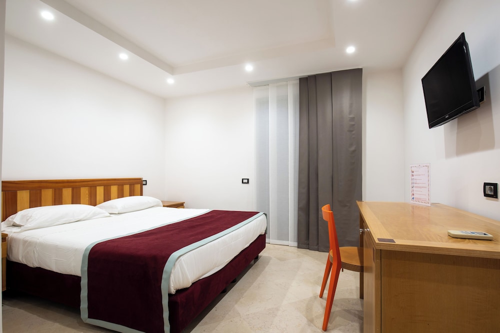 CLASSIC, DOUBLE BED, GARDEN VIEW