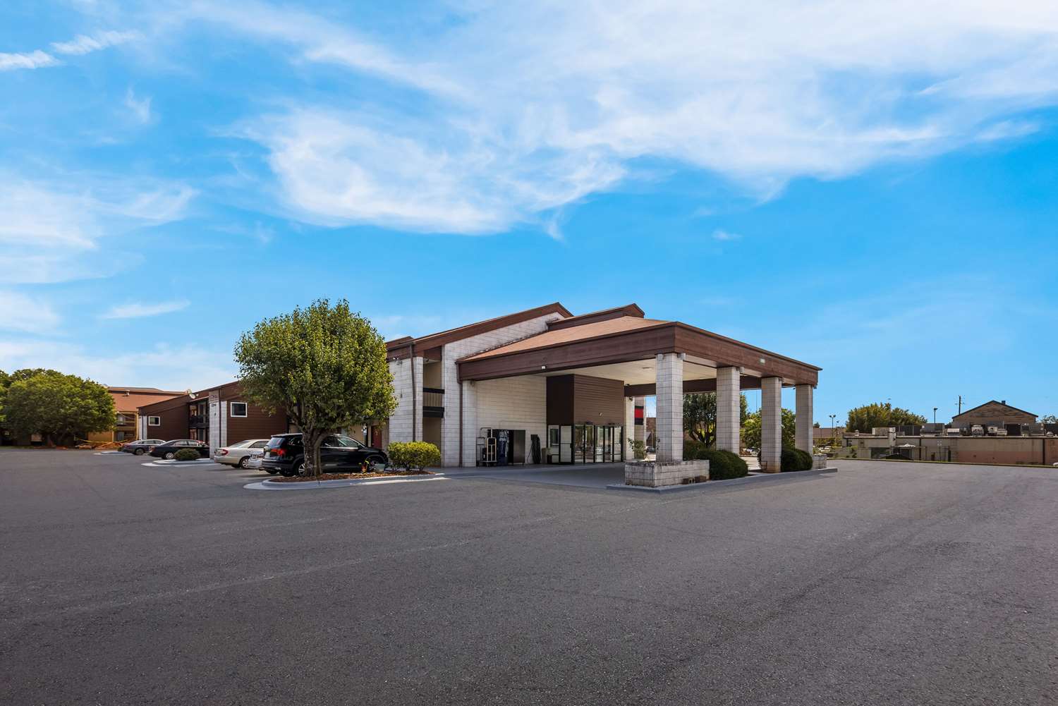 Econo Lodge Madison Airport 18/20
