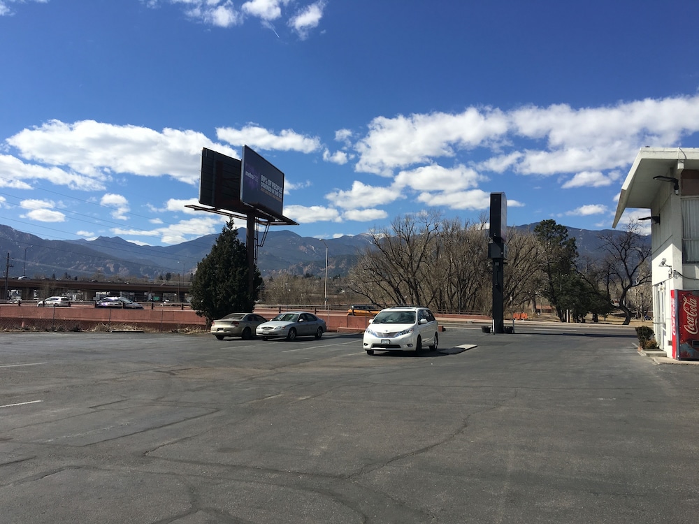 Howard Johnson By Wyndham Colorado Springs 29/33