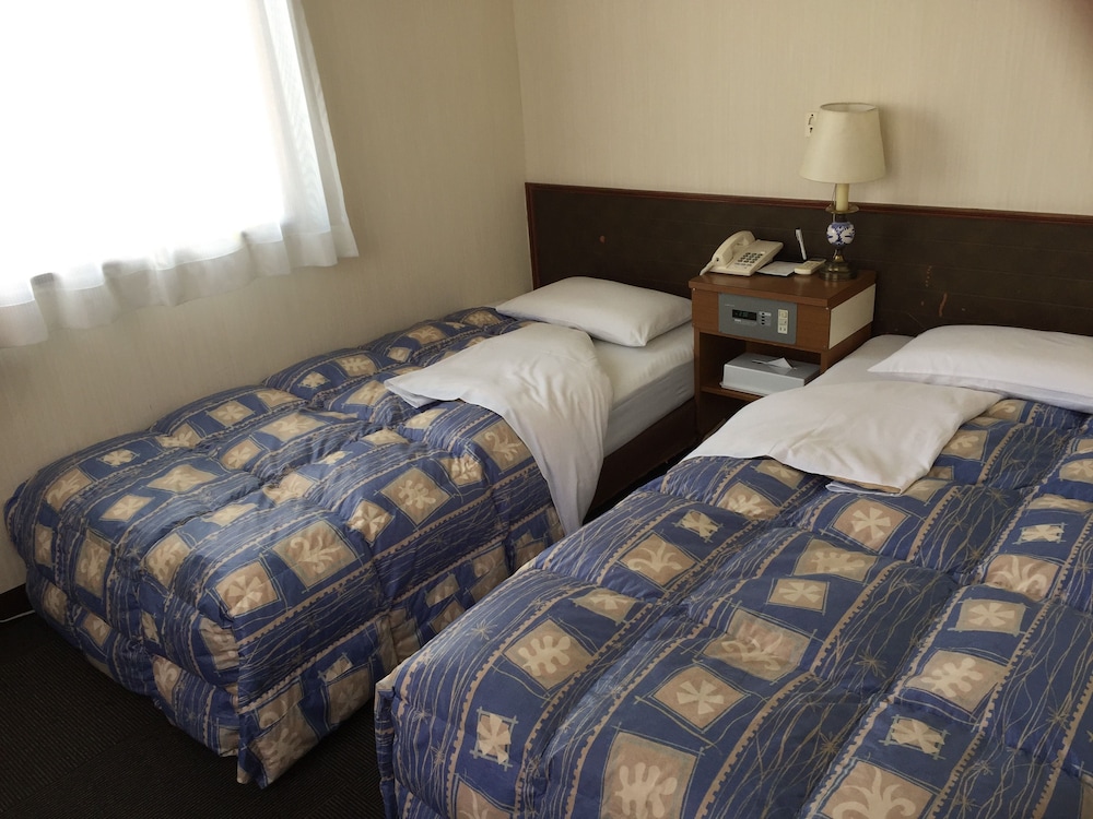 ROOM, TWIN BEDS, SMOKING