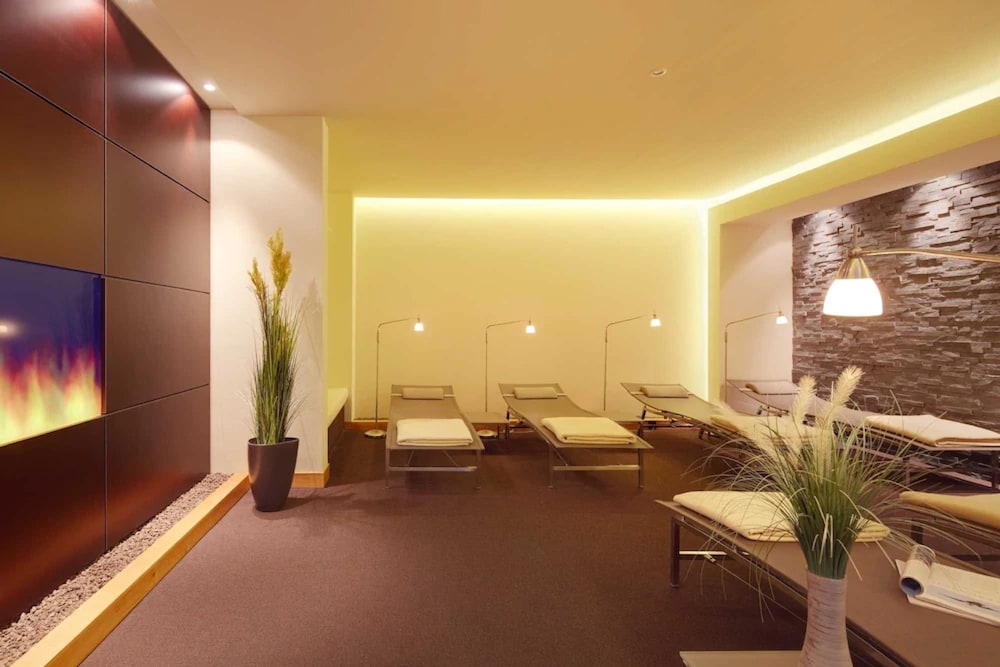 Ambassador Hotel Spa 24/50