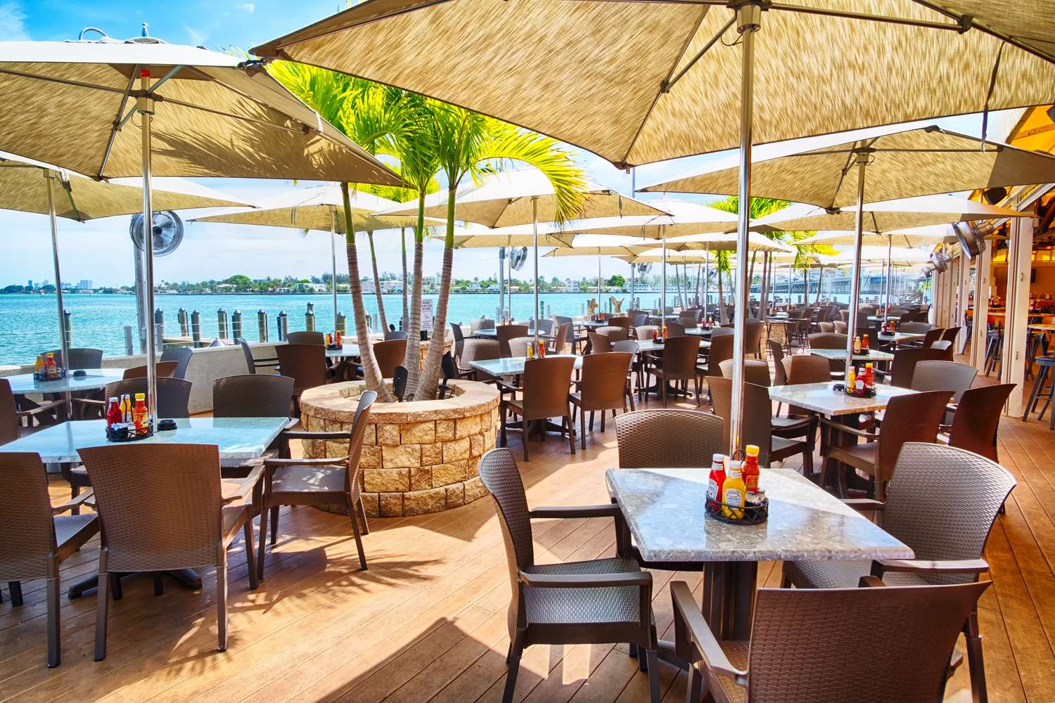 Palm Tree Club Miami Hotel 13/24
