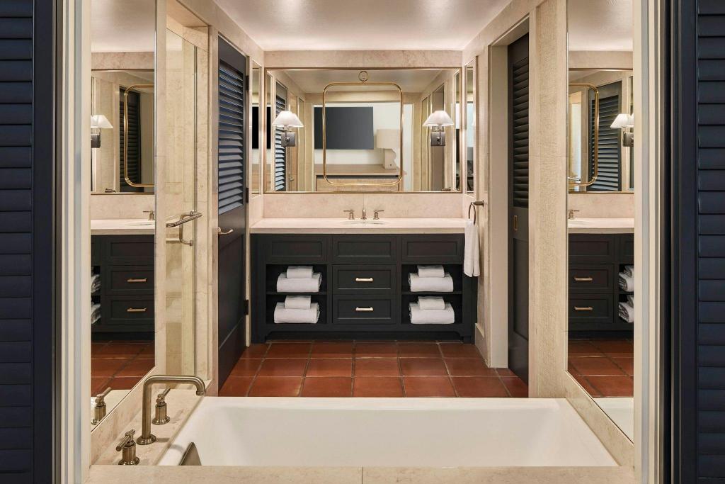 Guest Room, Deluxe, 2 Queen Beds, Resort View، The Ritz-Carlton Bacara Santa Barbara 5/5