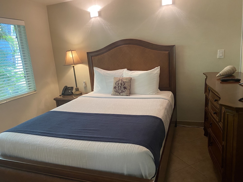 Casitas Coral Ridge formerly Estoril Paradise Inn 11/50