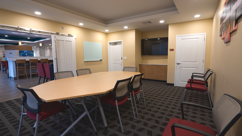 TownePlace Suites by Marriott Clinton 25/28