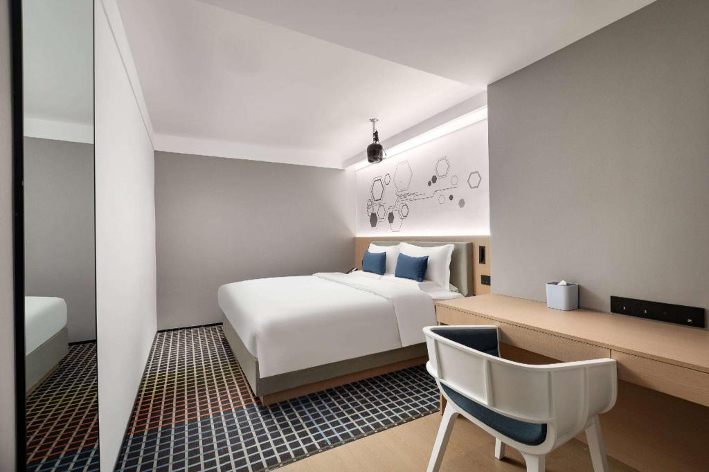 Cinema, King Bed