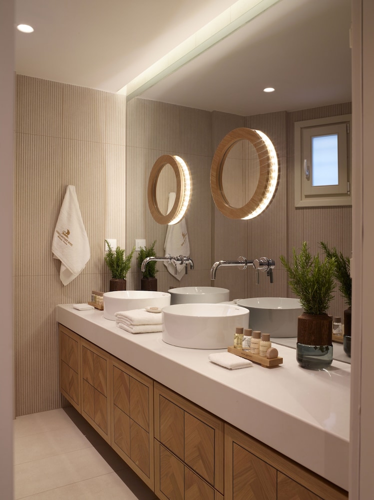 Vencia Boutique Hotel 80/83