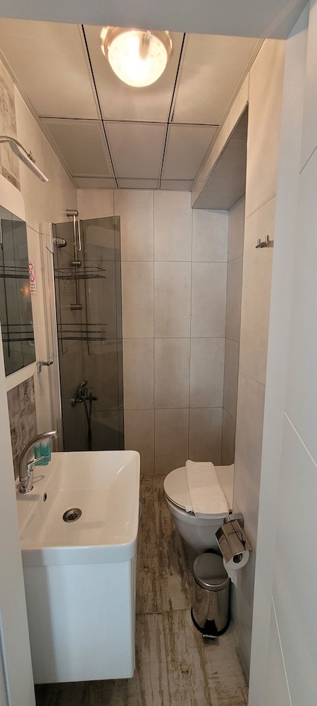 Tenes Otel 35/41