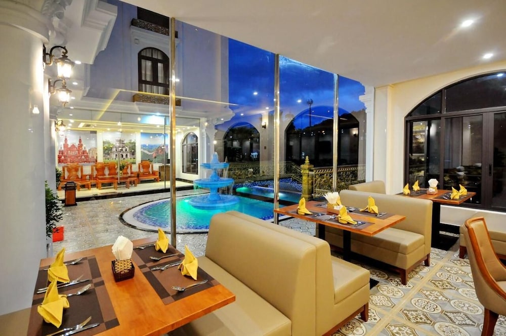 Crown Nguyen Hoang Hotel 34/58