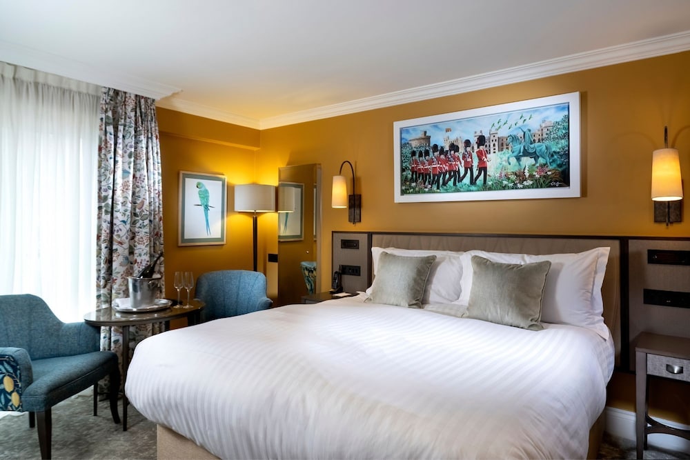 Classic, Queen Bed, City View, Park Wing، The Castle Hotel Windsor 2/2