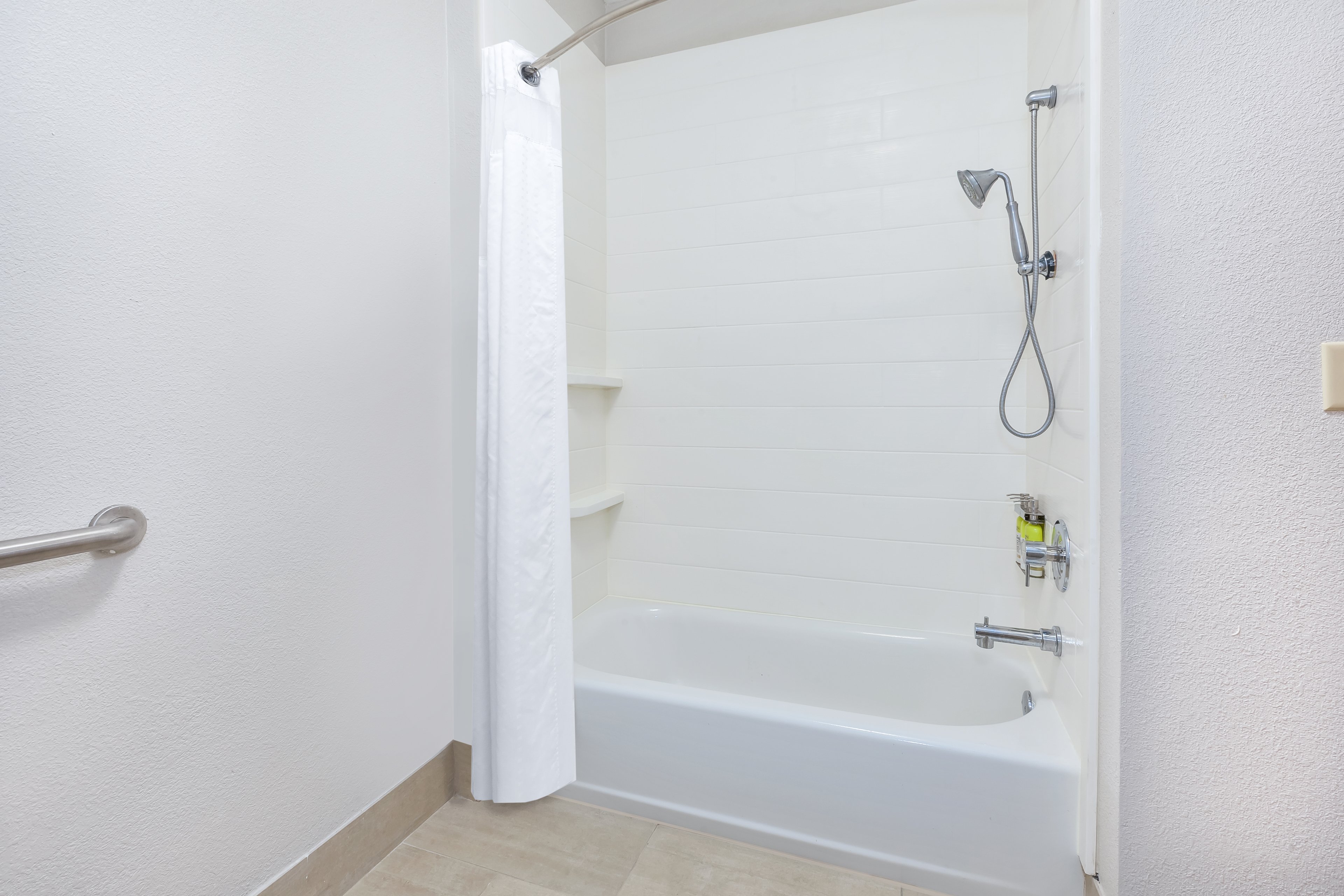 Holiday Inn Express Hotel And Suites Three Rivers 58/60