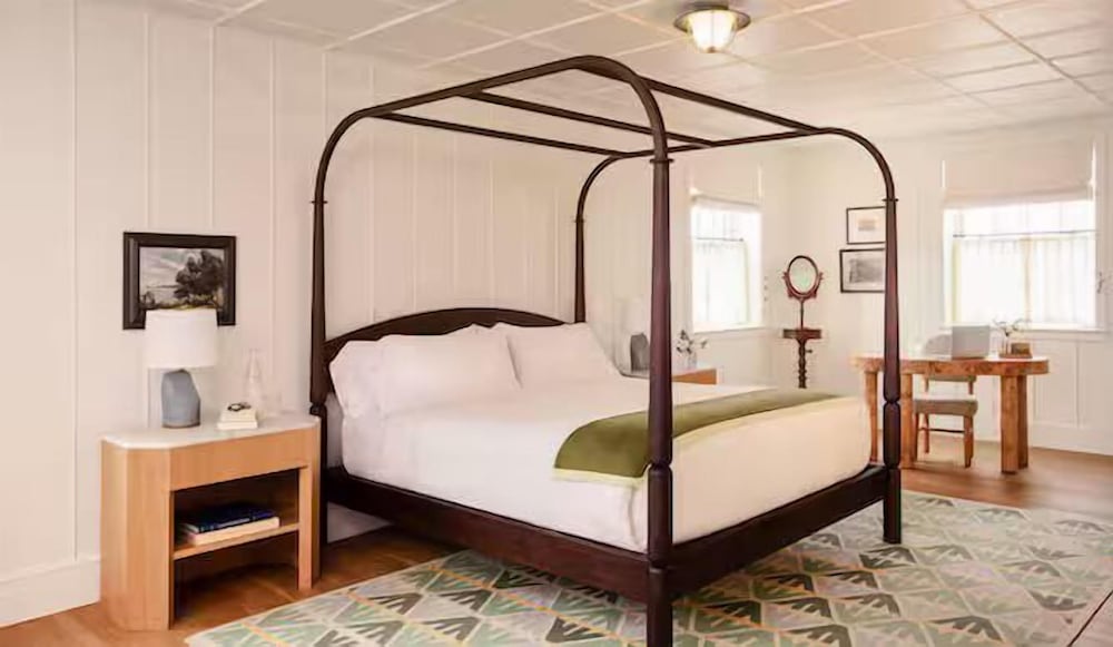 Canoe Place Inn & Cottages 19/50