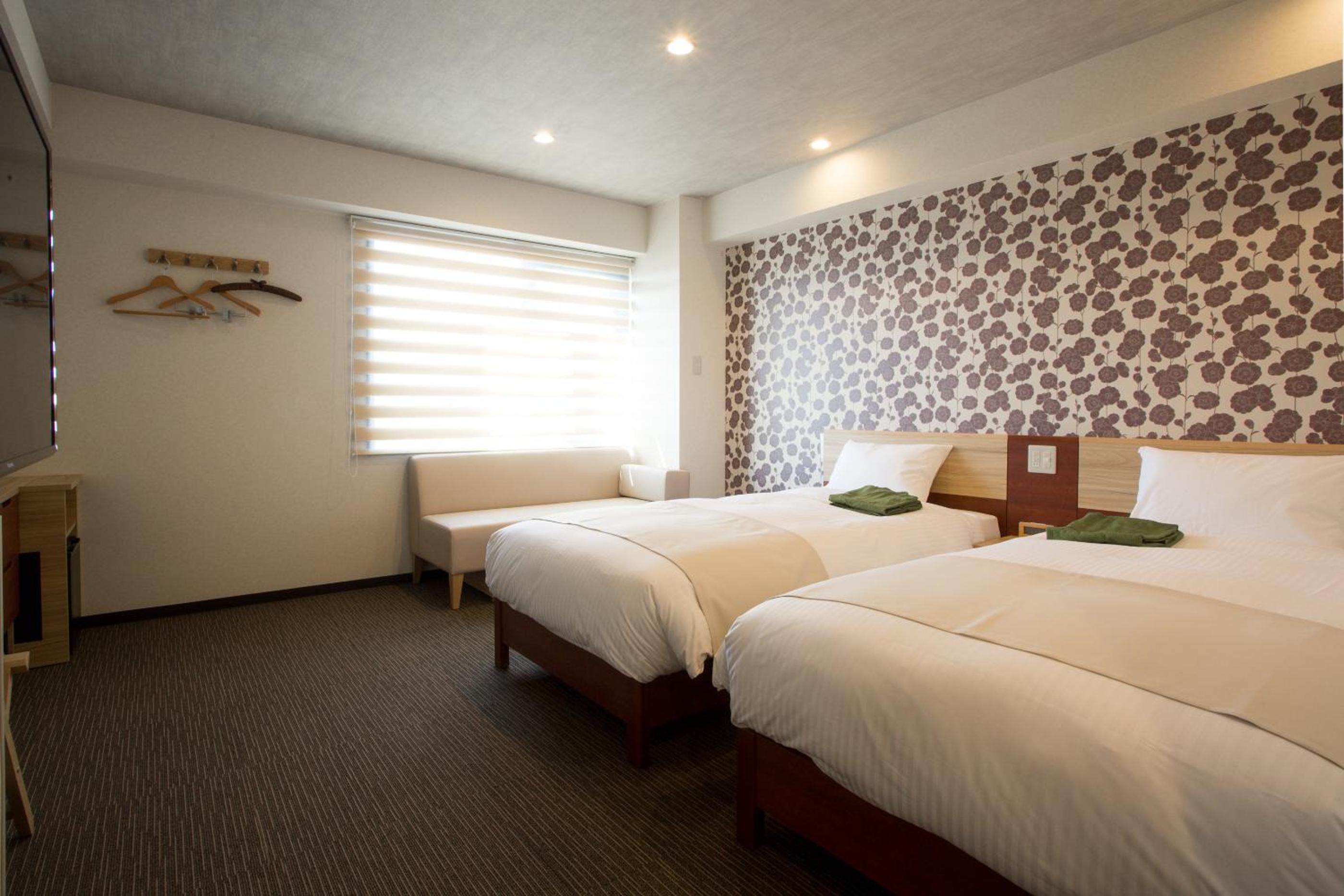 Casual, Twin Beds