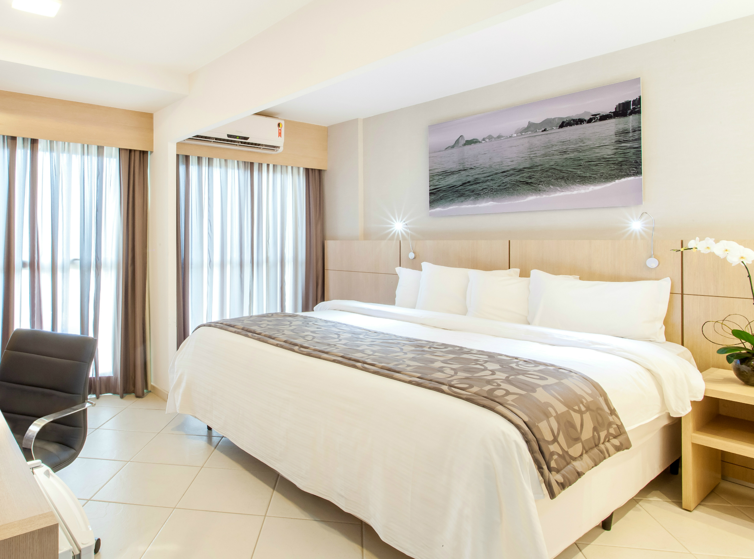UPGRADE, SUITE, QUEEN BED