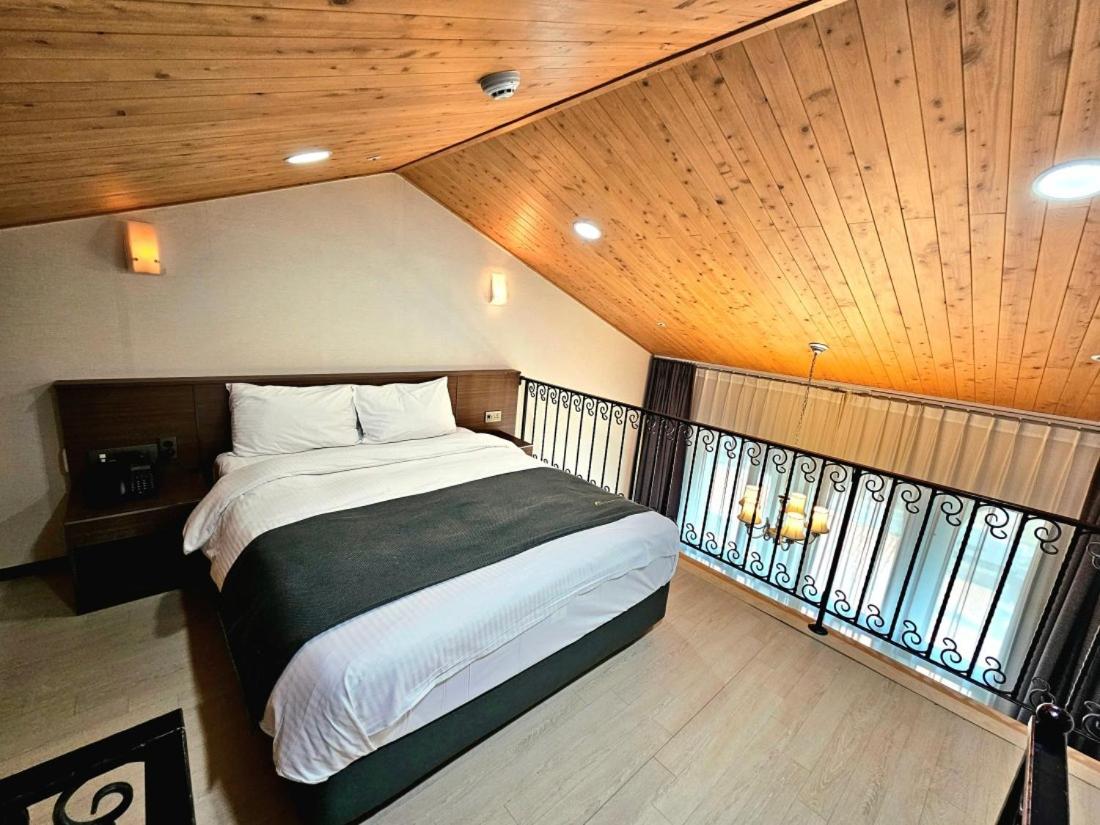 Deluxe Duplex
