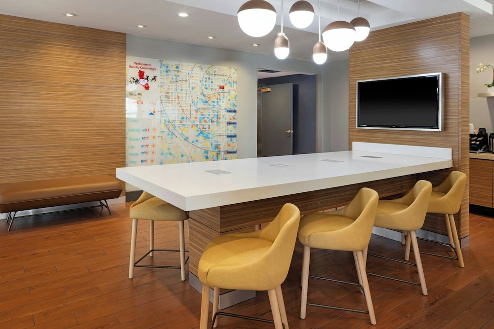 Towneplace Suites Ontario Airport 52/58