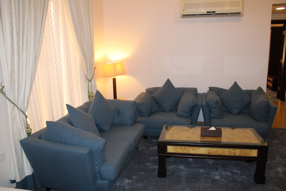 Garden Hotel 32/49