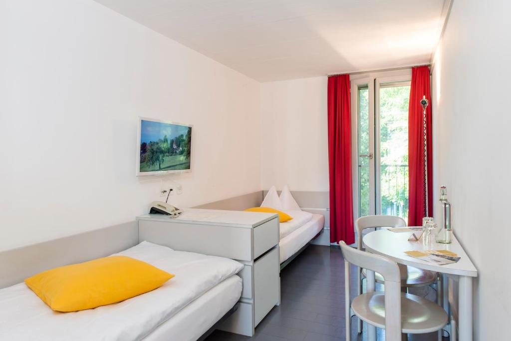 Guest Room, Double Bed