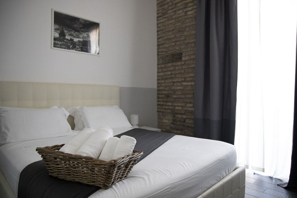 Arch Rome Suites 27/75