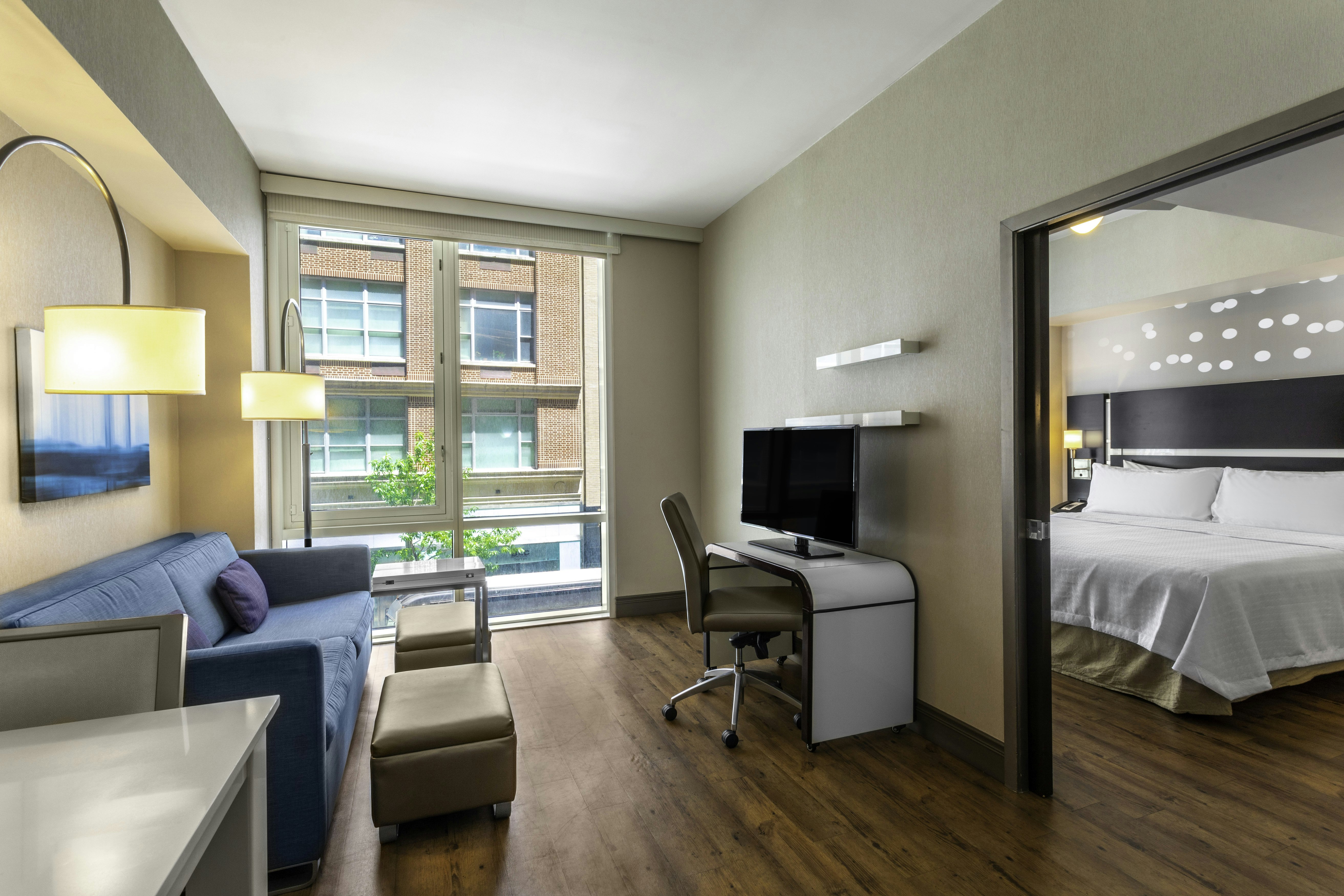 SUITE, KING BED, ACCESSIBLE