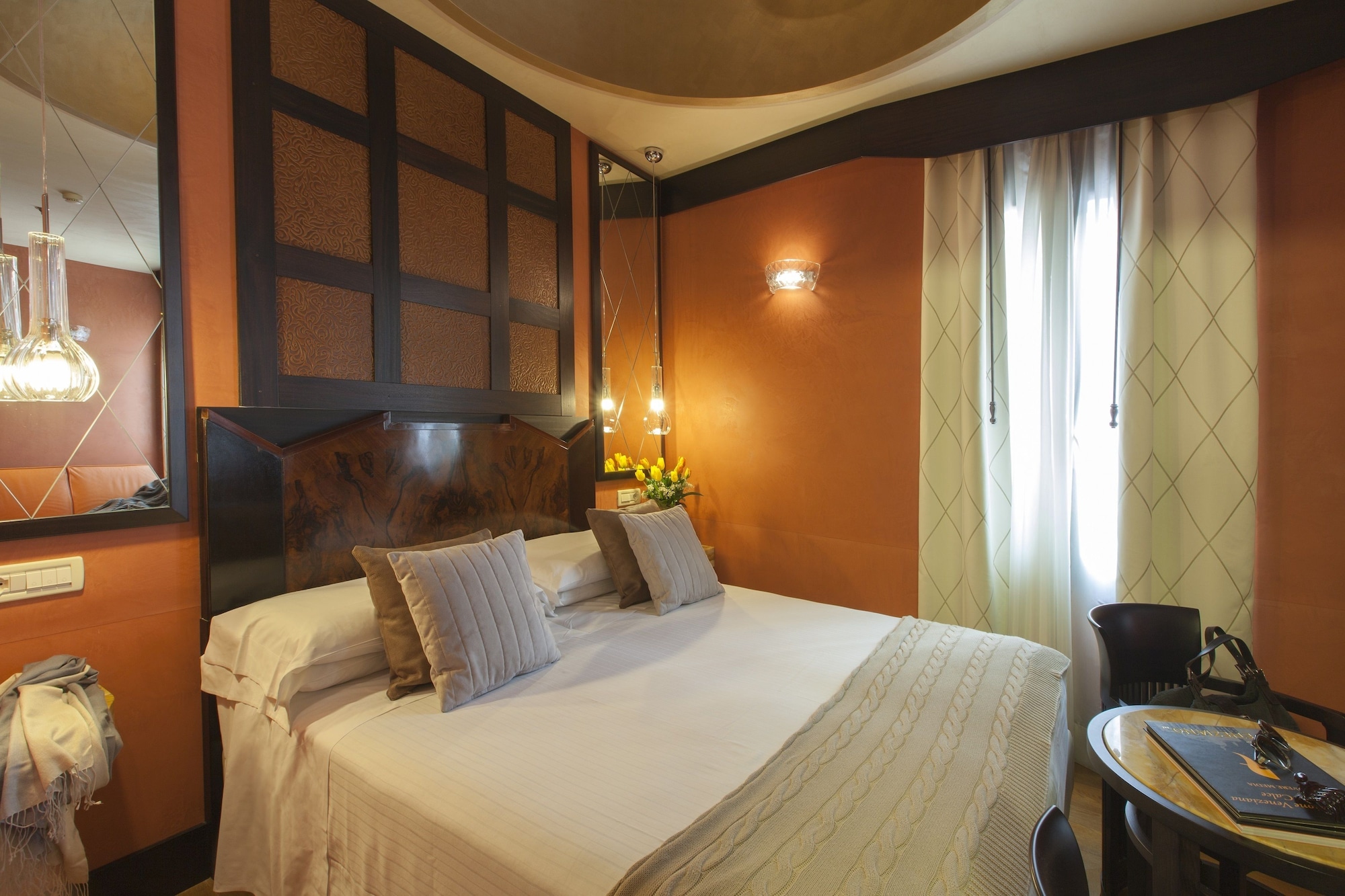 SUPERIOR, DOUBLE OR TWIN BED