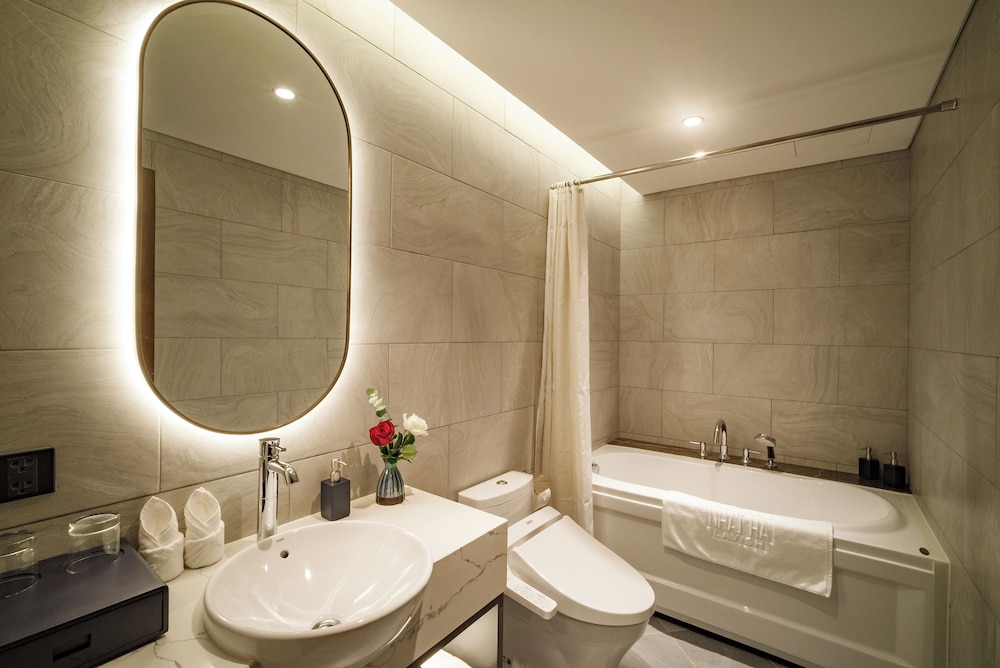 Nhat Ha Lavish Hotel 35/40